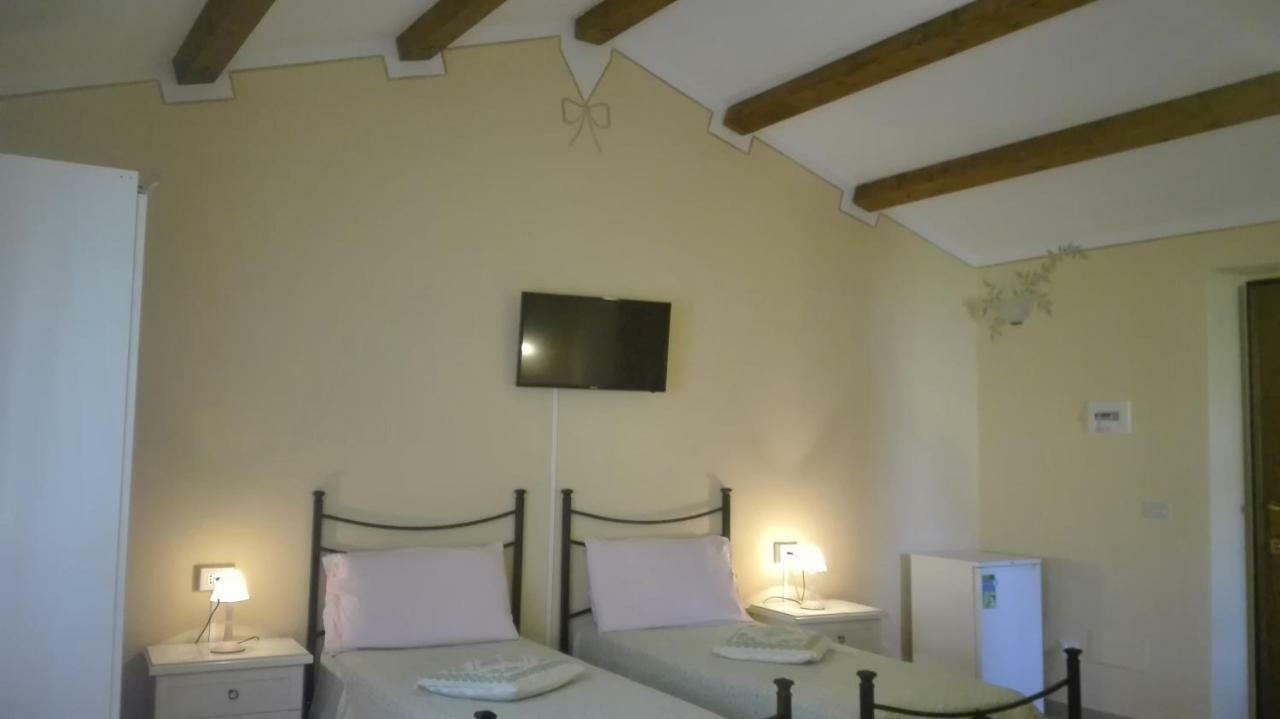 Agriturismo Monte Pino Telti Buitenkant foto